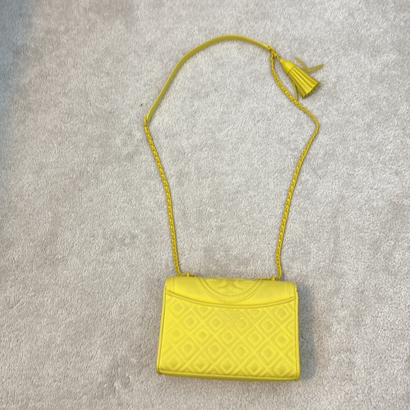 Tory Burch Fleming matte yellow shoulder bag - Picture 2 of 9